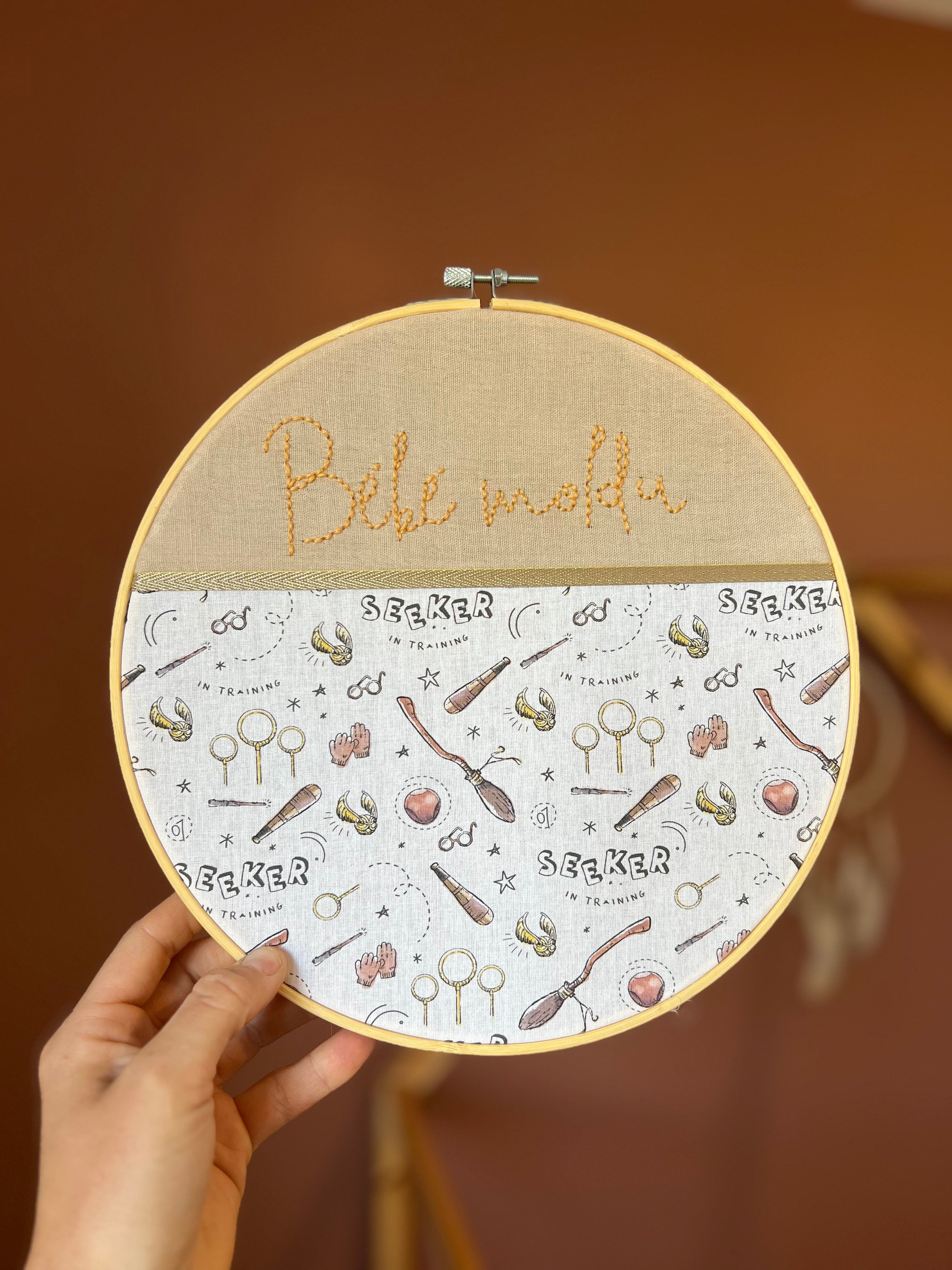 Cerceau de décoration brodé « Bébé moldu » - Décoration murale pour la chambre de bébé