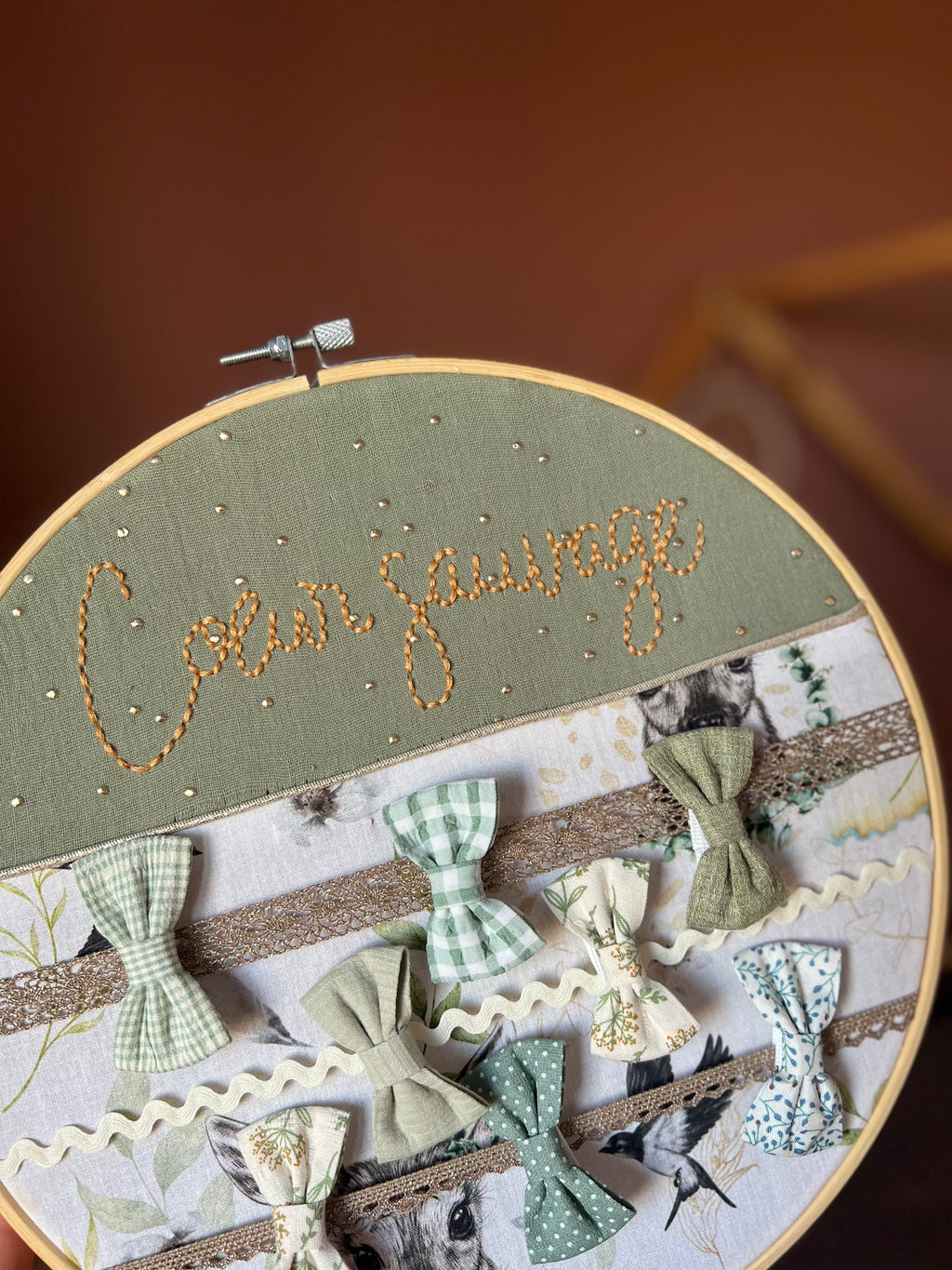 Porte-barrettes brodé main « Cœur sauvage » - Cerceau de décoration pour chambre d'enfant