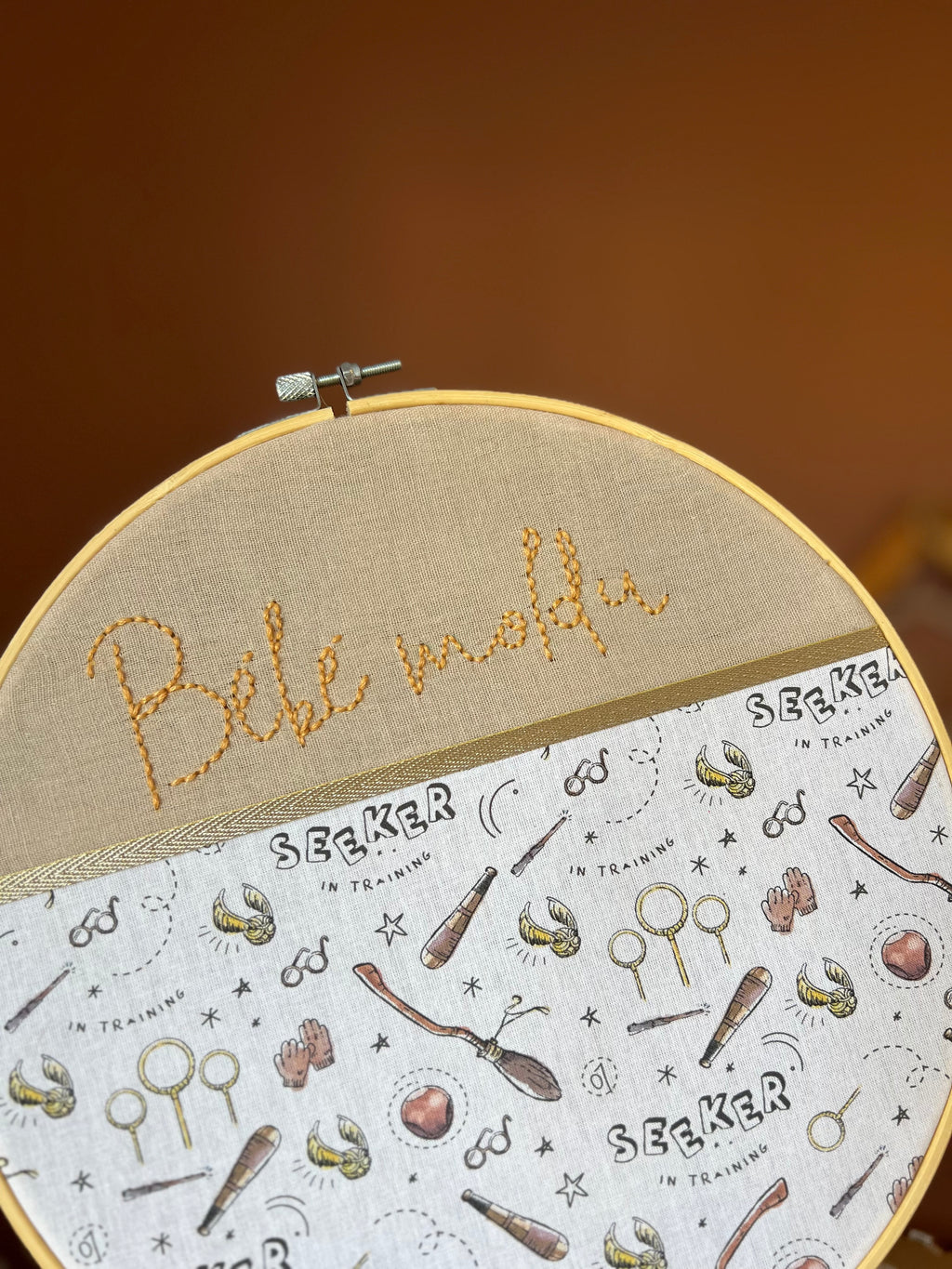 Cerceau de décoration brodé « Bébé moldu » - Décoration murale pour la chambre de bébé