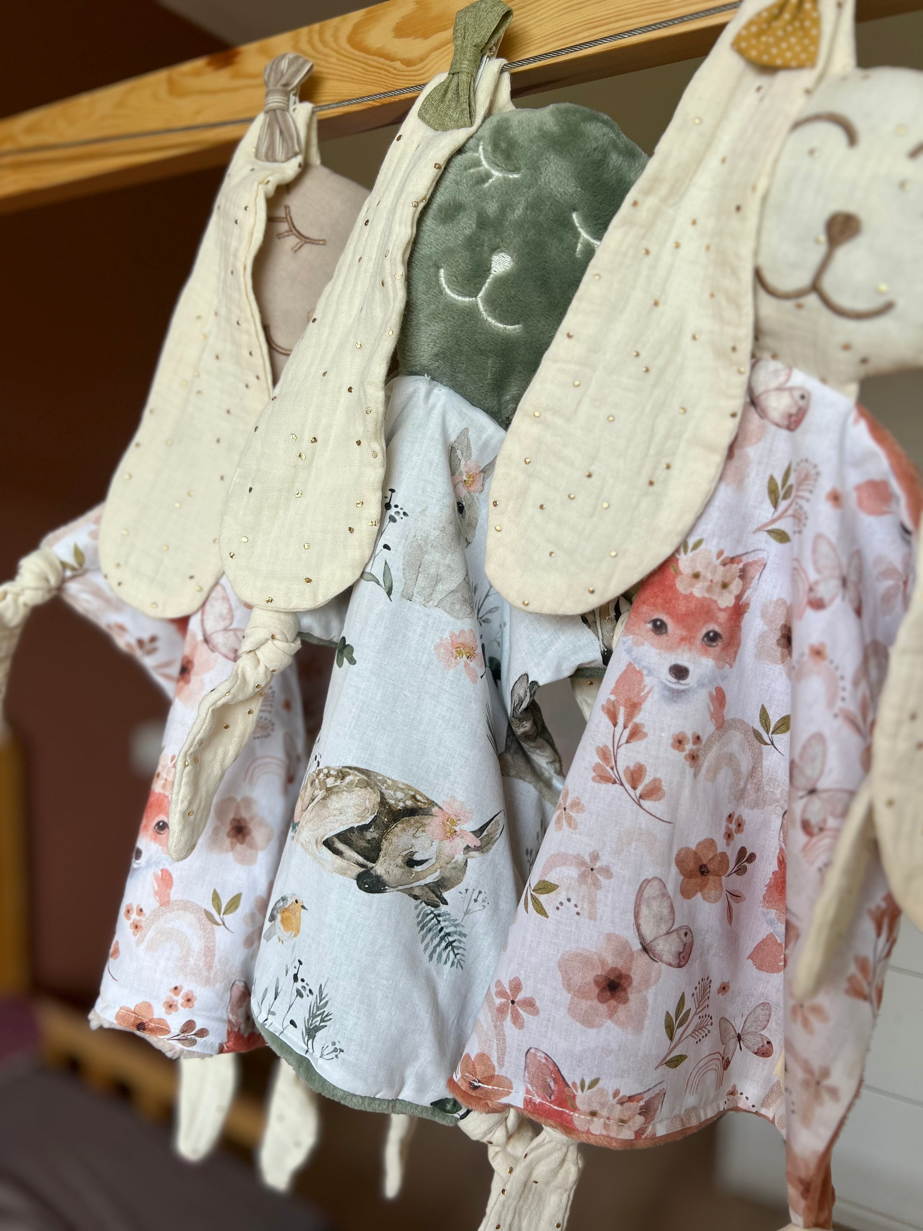 Doudou lapin bébé « Mia » - Ultra doux, fait main et personnalisable