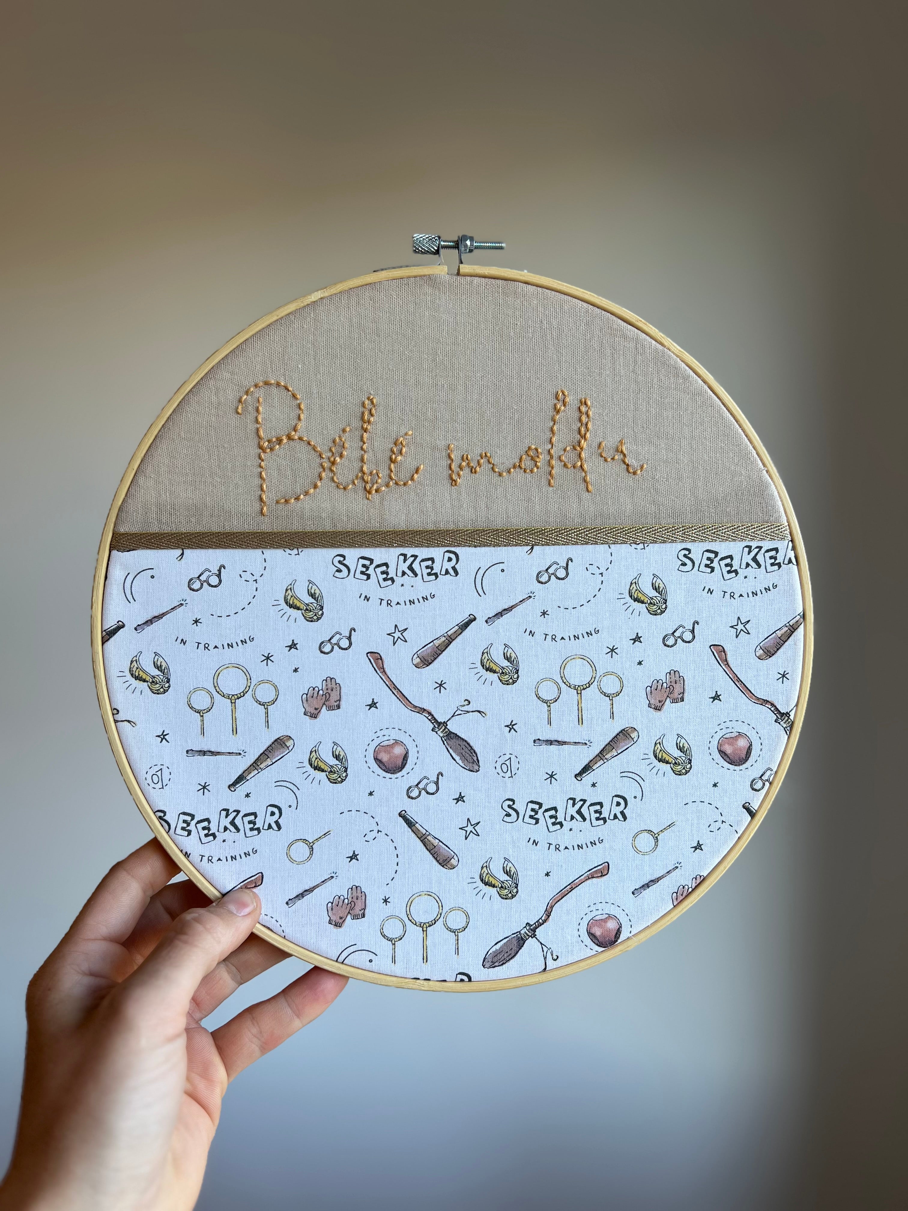 Cerceau de décoration brodé « Bébé moldu » - Décoration murale pour la chambre de bébé