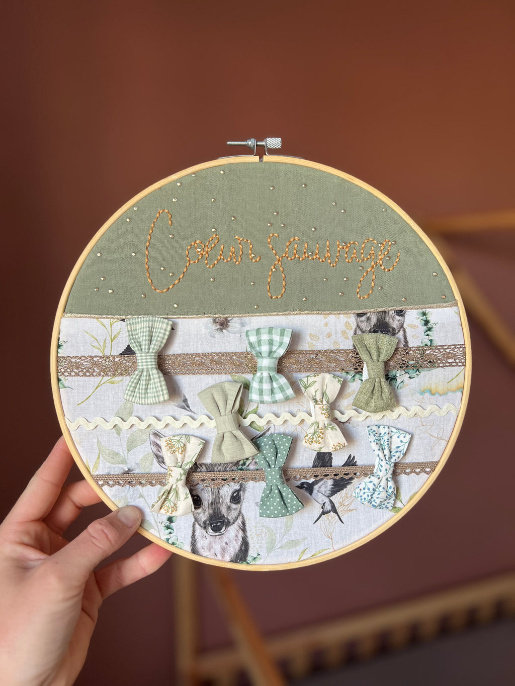 Porte-barrettes brodé main « Cœur sauvage » - Cerceau de décoration pour chambre d'enfant