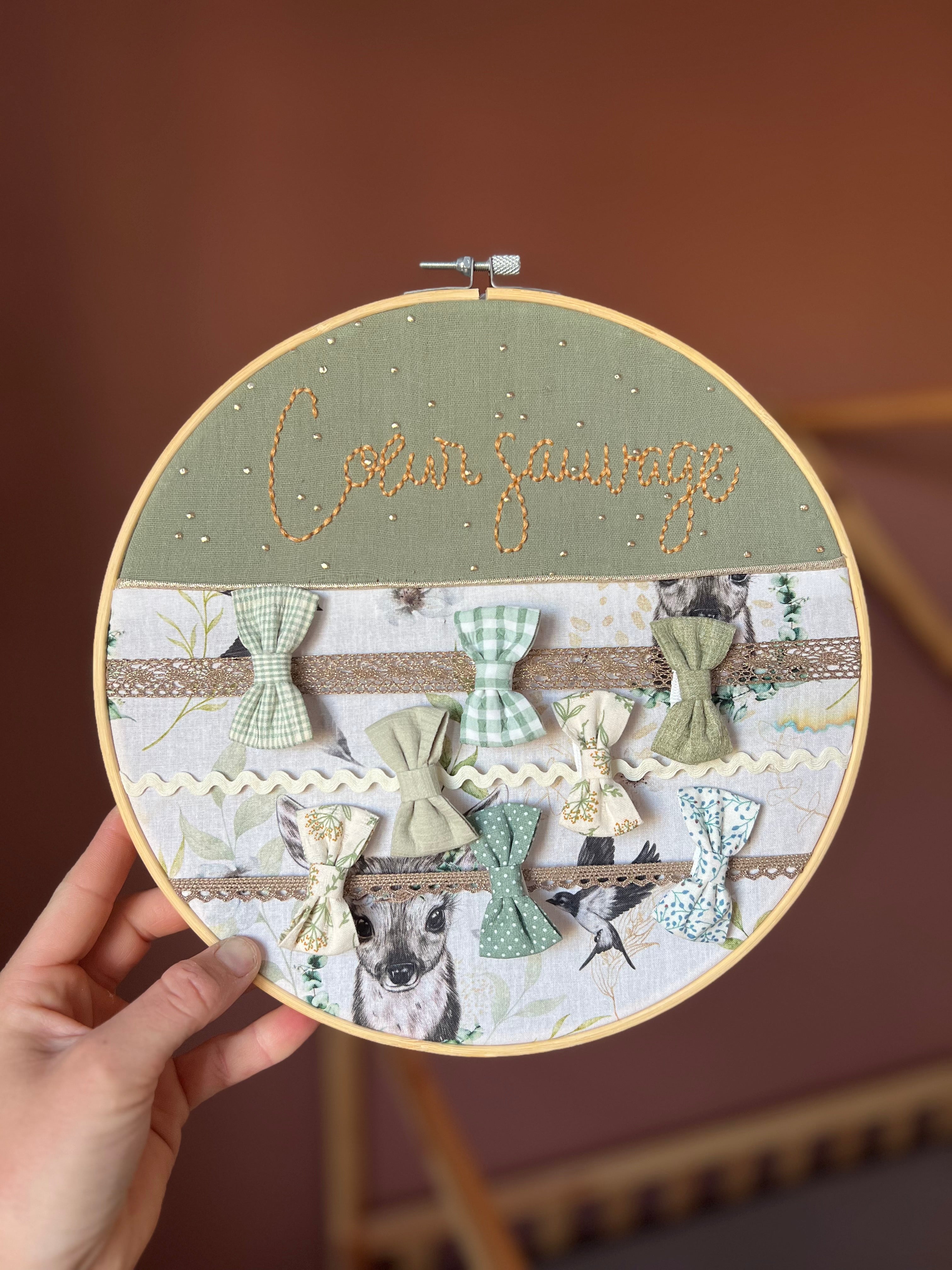 Porte-barrettes brodé main « Cœur sauvage » - Cerceau de décoration pour chambre d'enfant