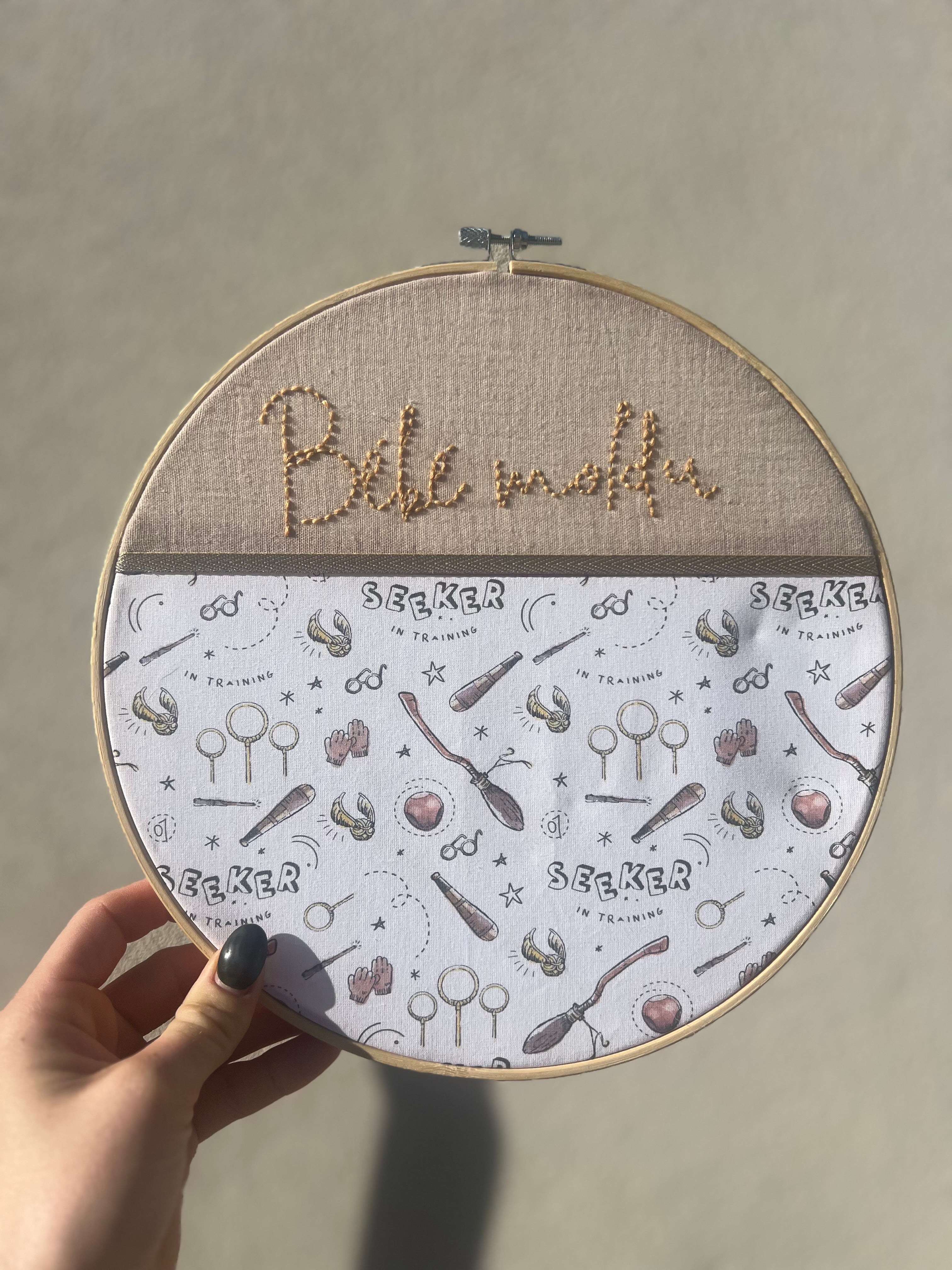 Cerceau de décoration brodé « Bébé moldu » - Décoration murale pour la chambre de bébé