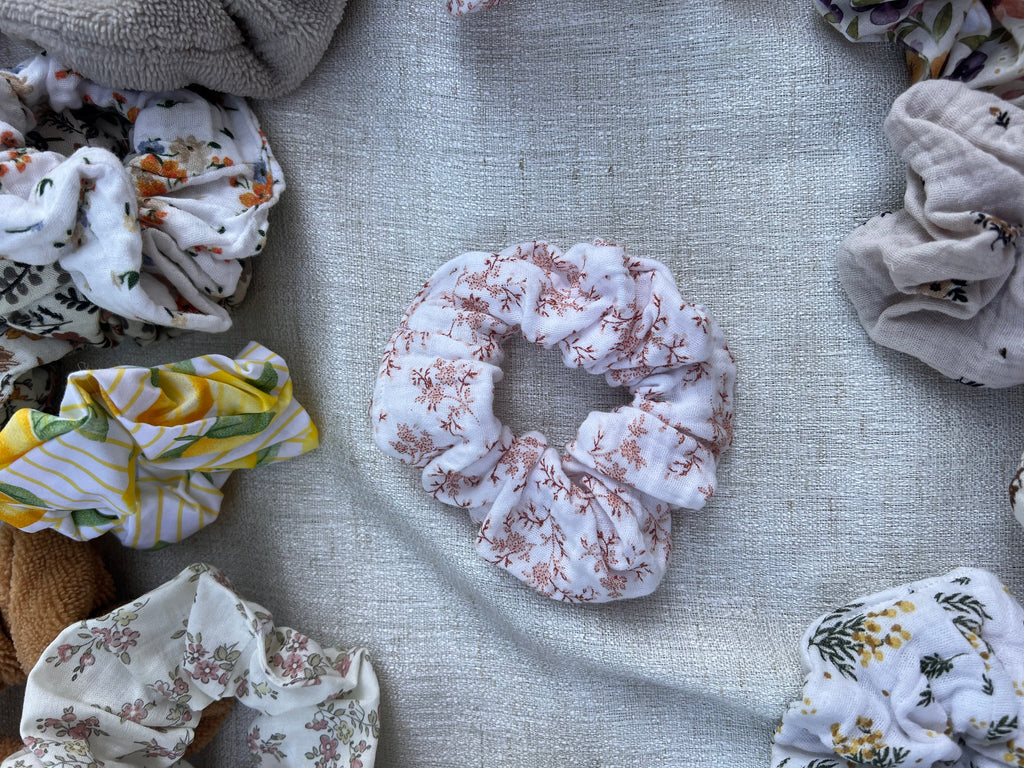 Chouchou pour cheveux en tissu artisanal - modèle 1