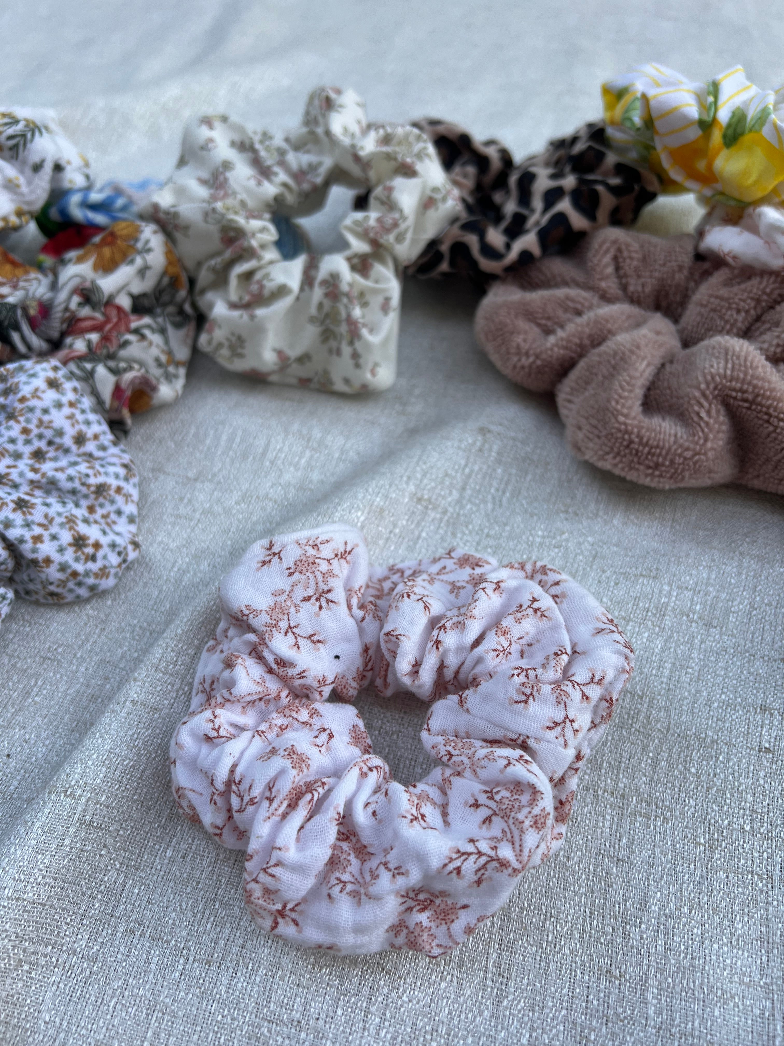 Chouchou pour cheveux en tissu artisanal - modèle 1