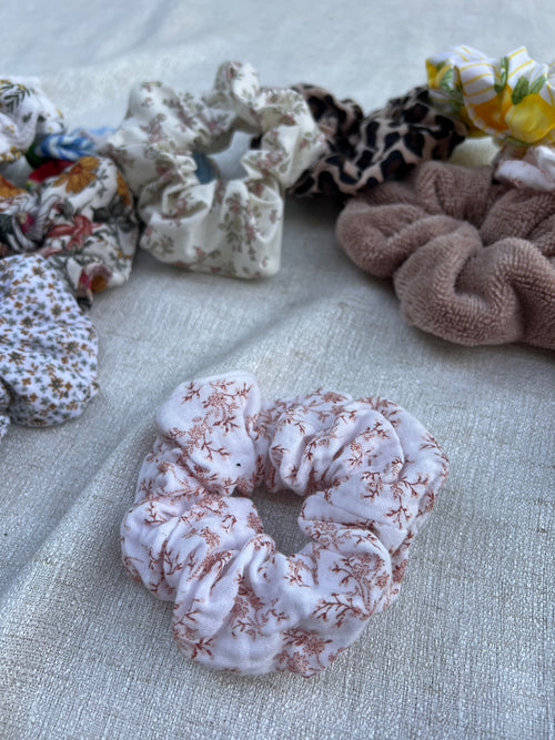 Chouchou pour cheveux en tissu artisanal - modèle 1