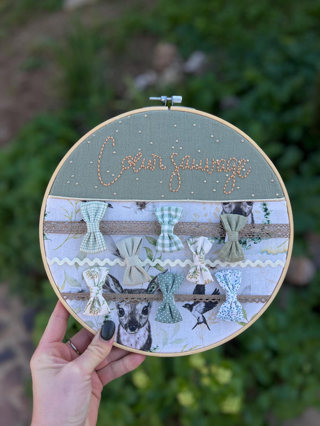 Porte-barrettes brodé main « Cœur sauvage » - Cerceau de décoration pour chambre d'enfant
