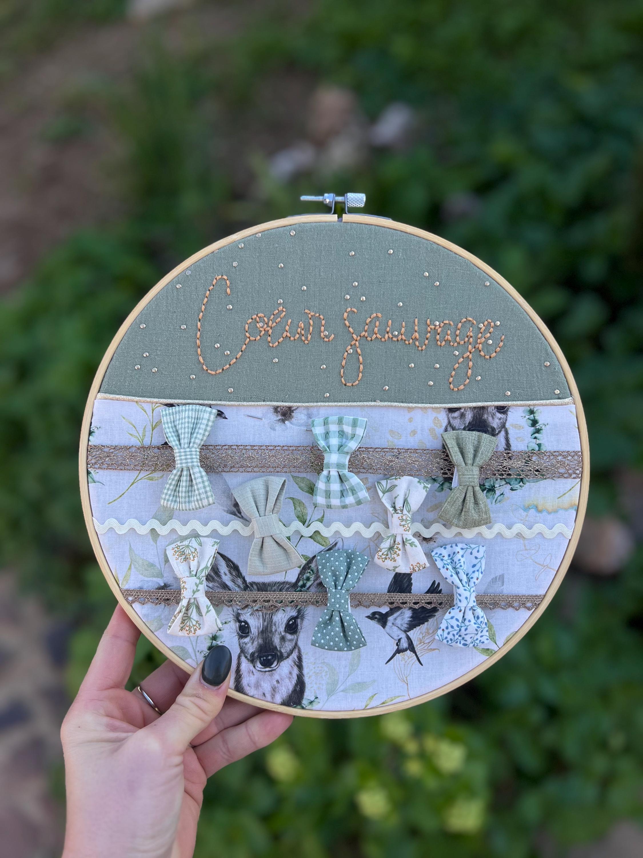 Porte-barrettes brodé main « Cœur sauvage » - Cerceau de décoration pour chambre d'enfant